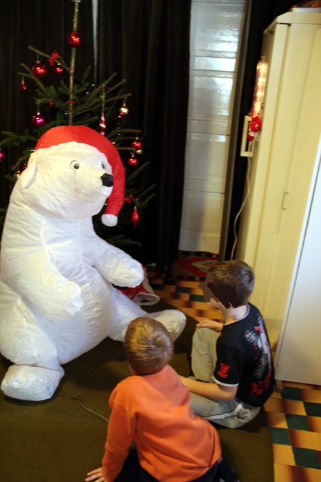 Mos Craciun urs personaj pentru copii- autogonflabil