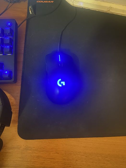 Продавам мишка Logitech