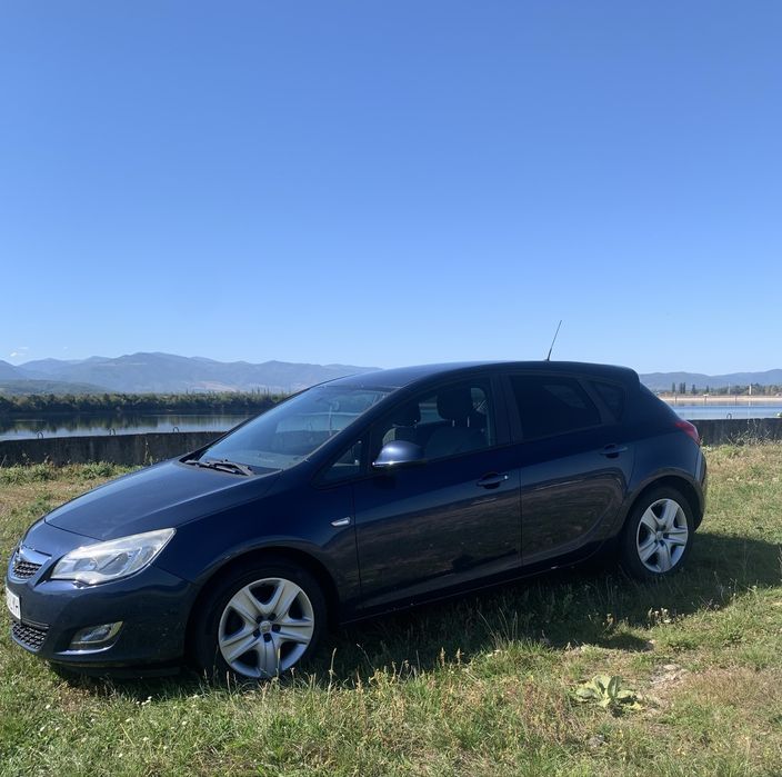 Opel Astra J - îngrijită și gata de drum