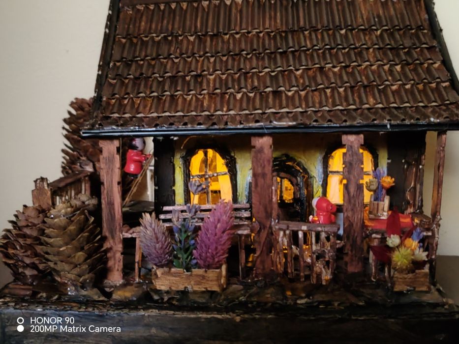 Handmade Căsuță Luminoasă 3D "Cabana de Poveste" - Dioramă cu Interior