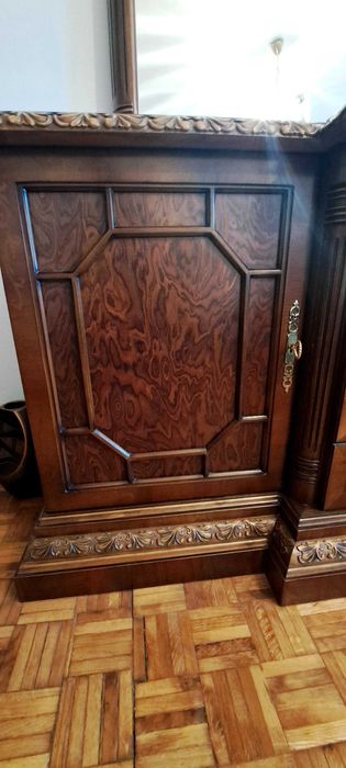 Mobilier clasic din mahon/nuc, masiv, sculptat manual