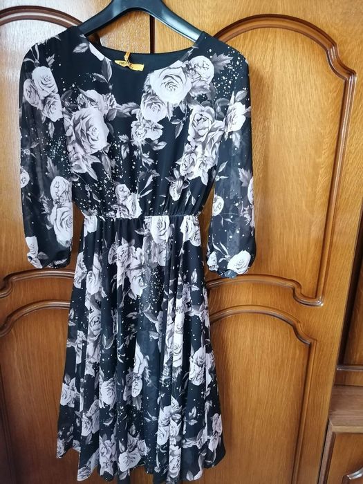 Transport gratuit Vând rochițe mărime 42