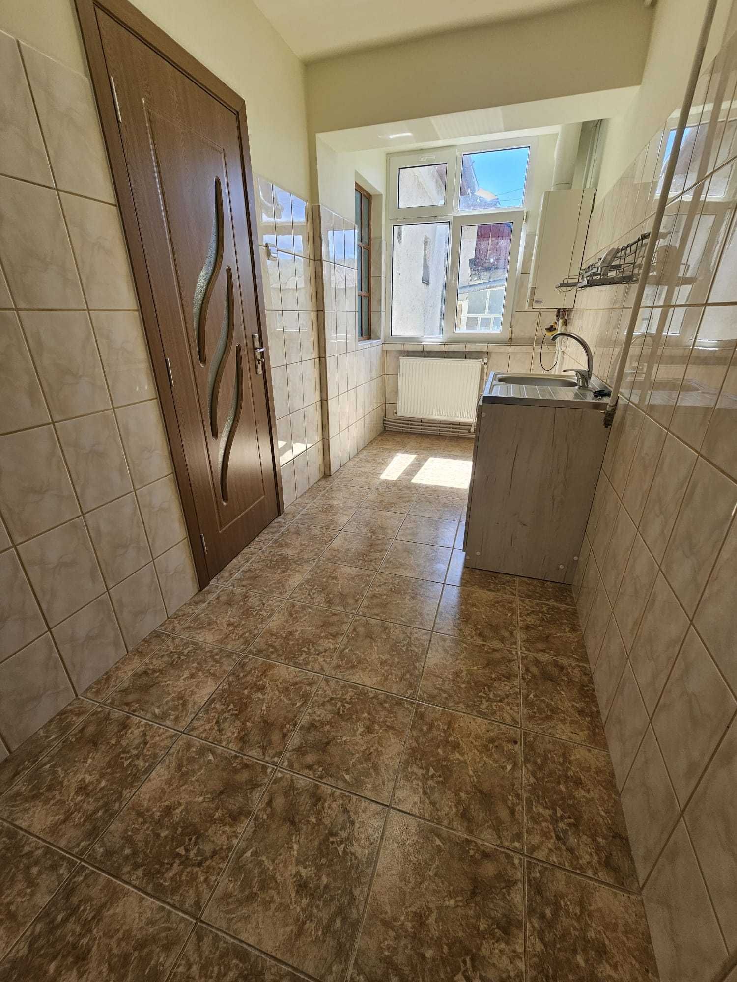 Apartament 3 camere in foste proprietati-confort sporit