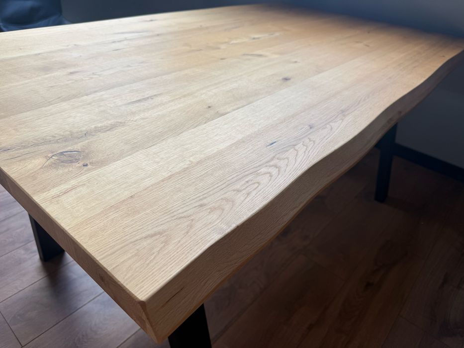 Трапезна маса от масив с метални крака(черен мат). Размери: 160/90/75