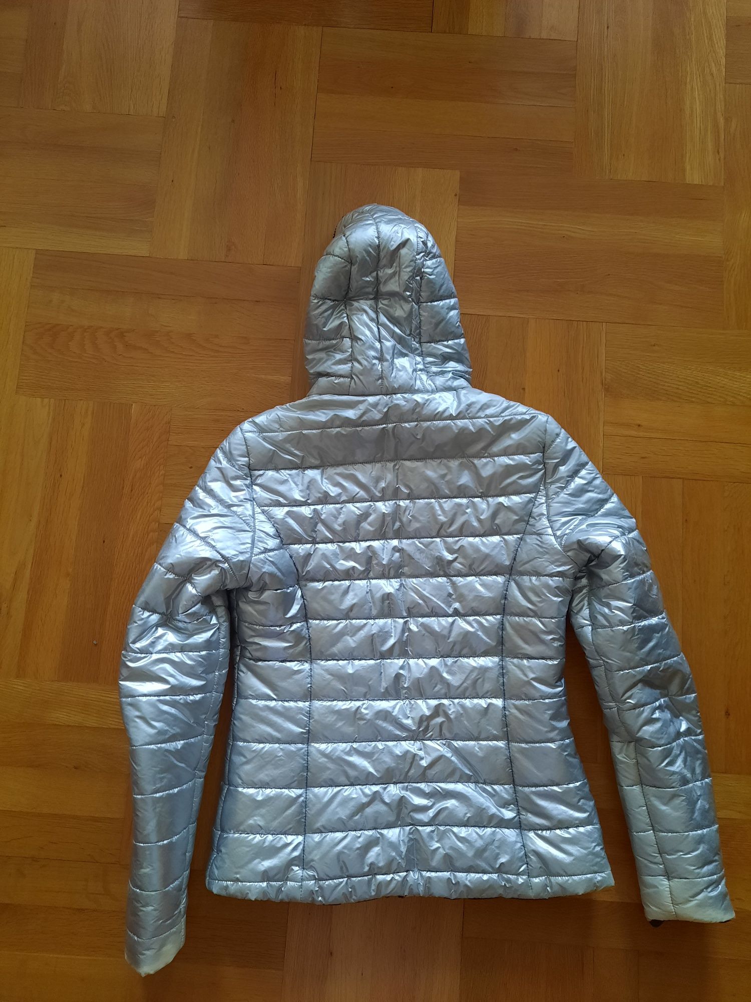 Дамско зимно яке с качулка