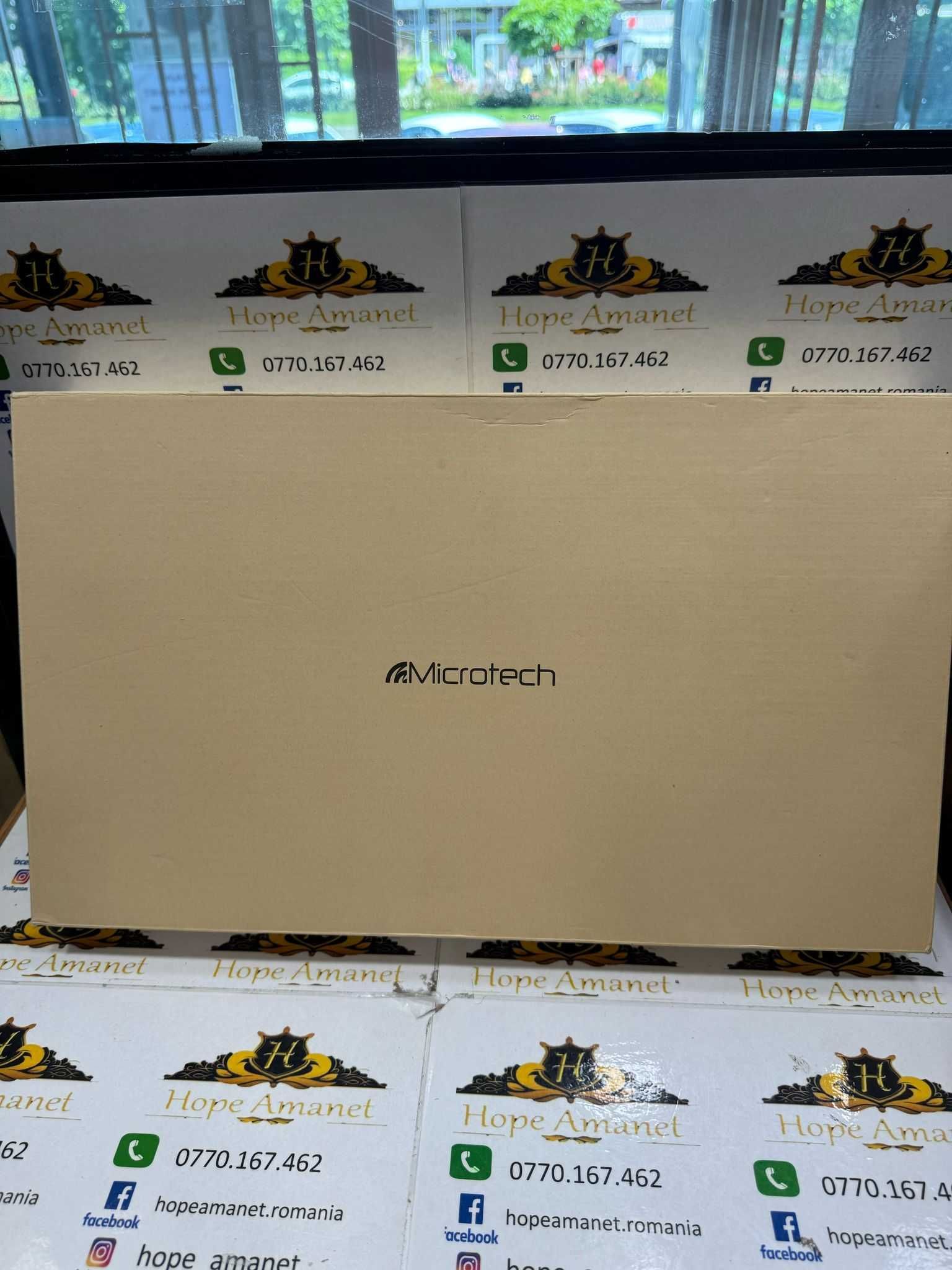 Hope Amanet P12 - Laptop MicroTech CoreBook CB15B