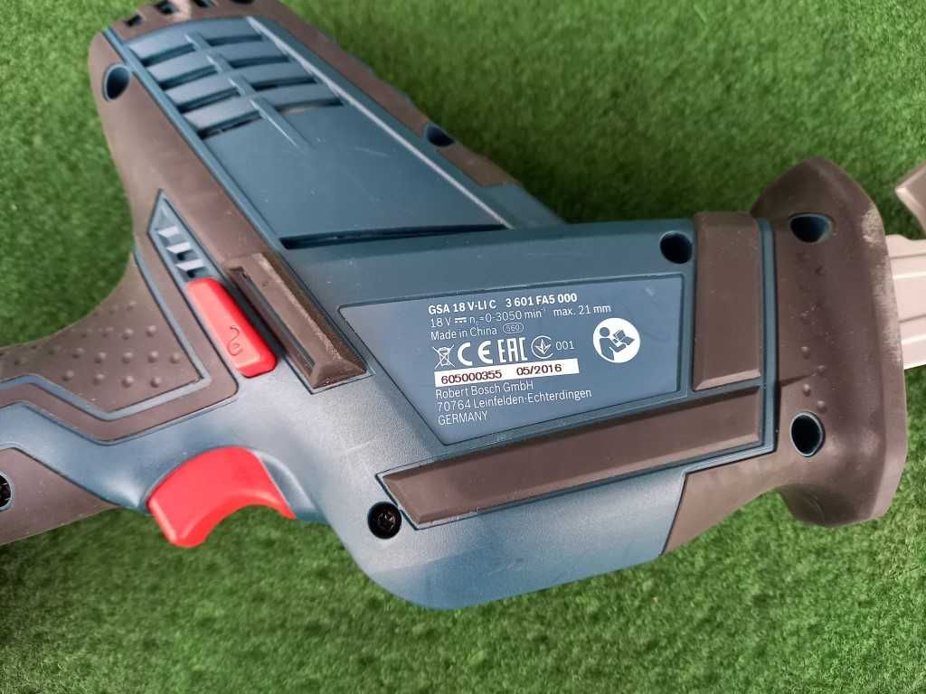 Bosch GSA 18 V-LI C - акумулаторен саблен трион