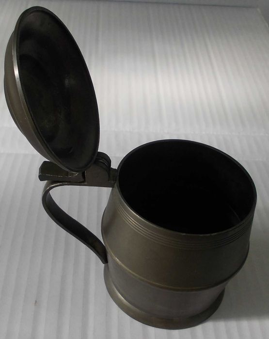 Halba veche din metal