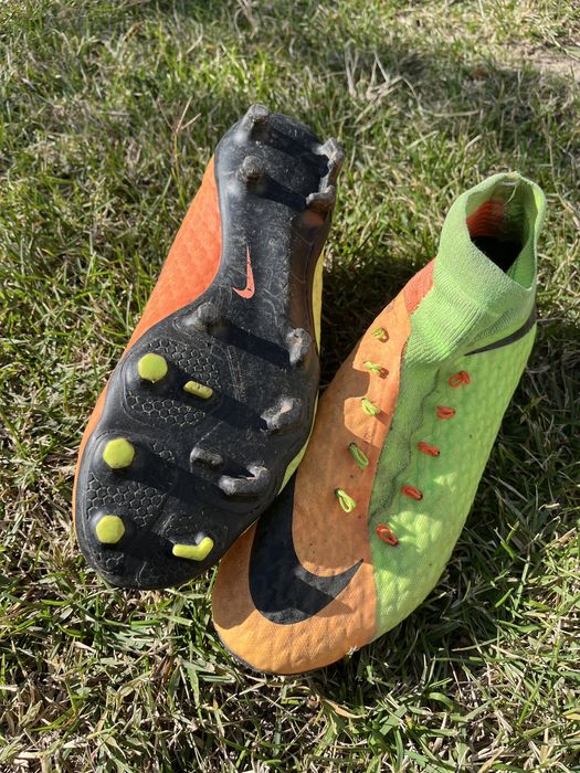 Ghete de fotbal nike hipervenom