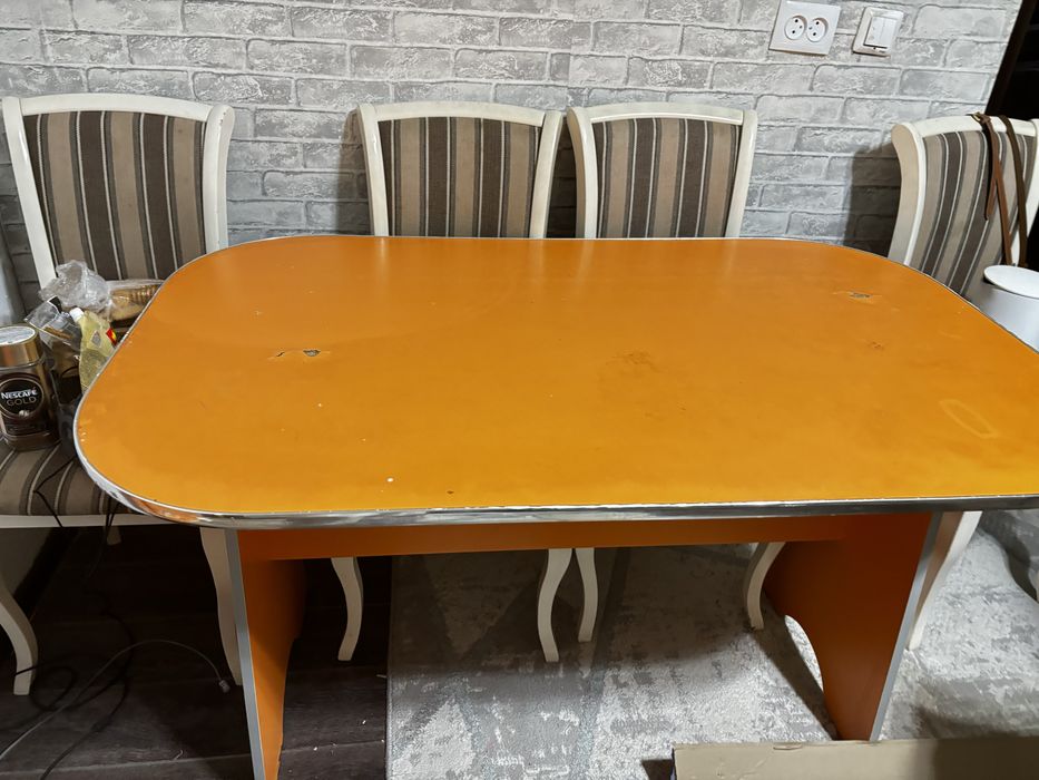 Кухонный стол (без стульев )