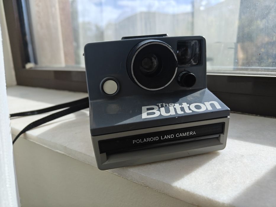 Polaroid The Button