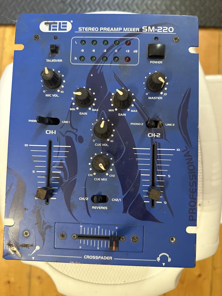 Mixer cu preamp/crossfader
