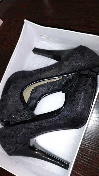 Продам новые туфли.