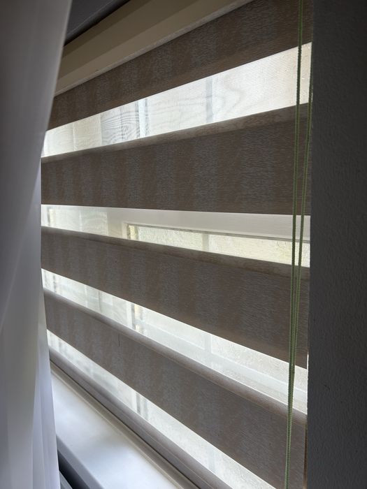 Vand jaluzele zi /noapte .