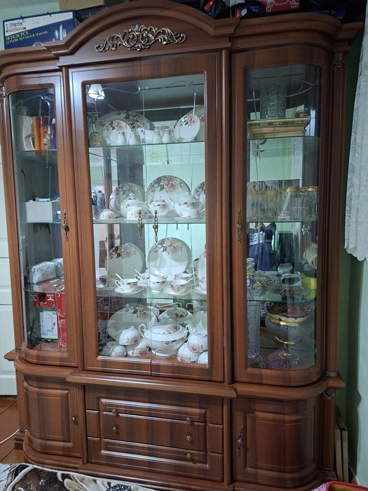 Стенка и гордиробный шкаф