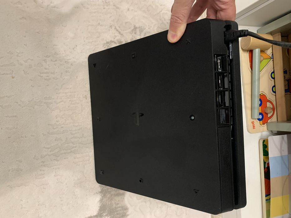 PS 4 Slim 1TB - Utilizat/ Stare impecabila