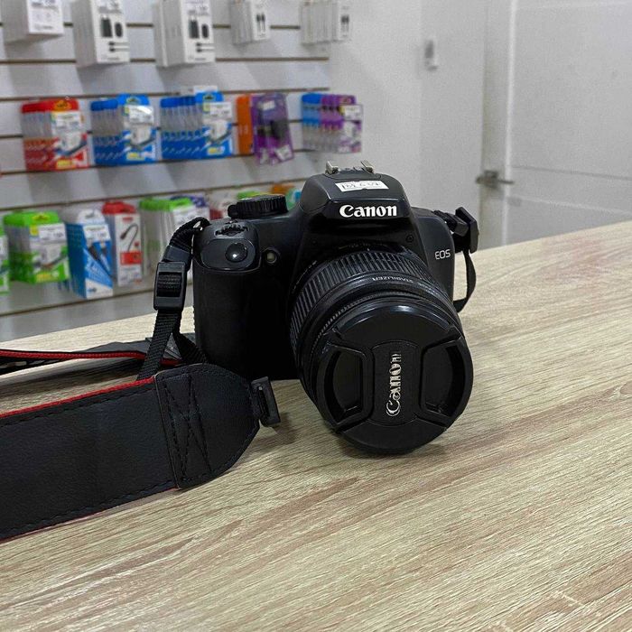 Зеркальная фотокамера Canon EOS 1000D rebel xs/sk132637