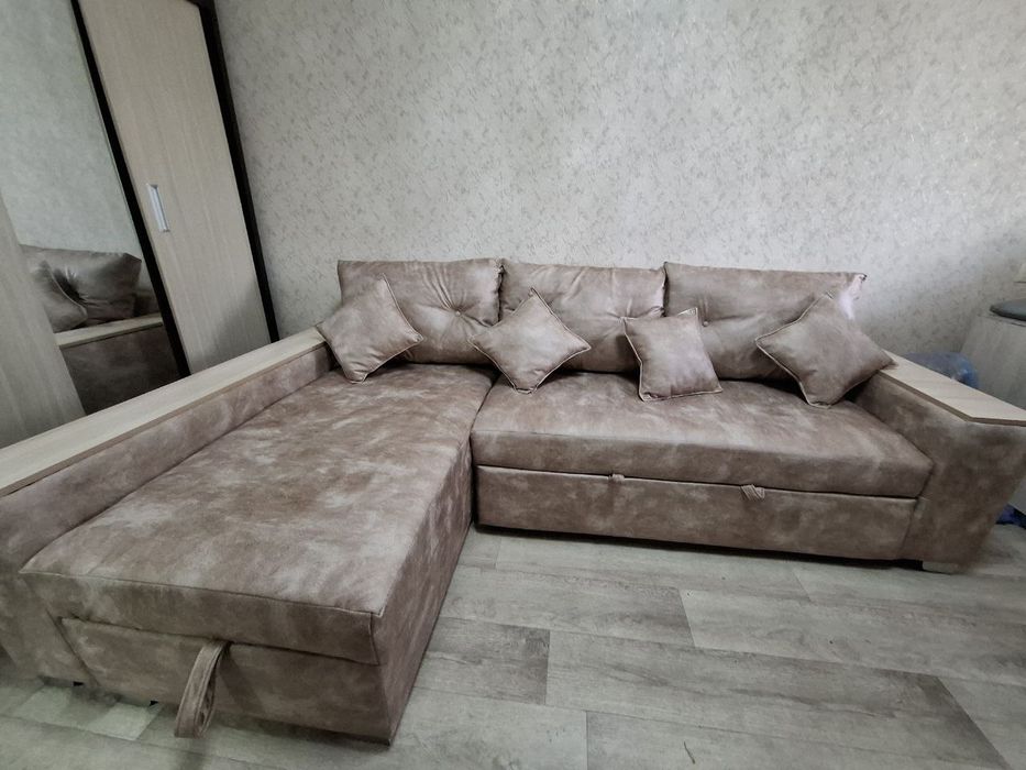 Реставрация мягкой мебели любой сложности