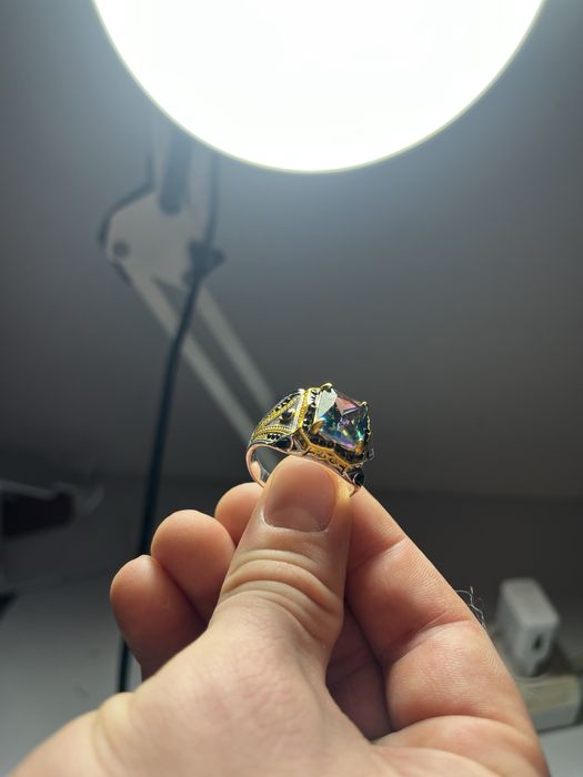 Нефритовые кольцо