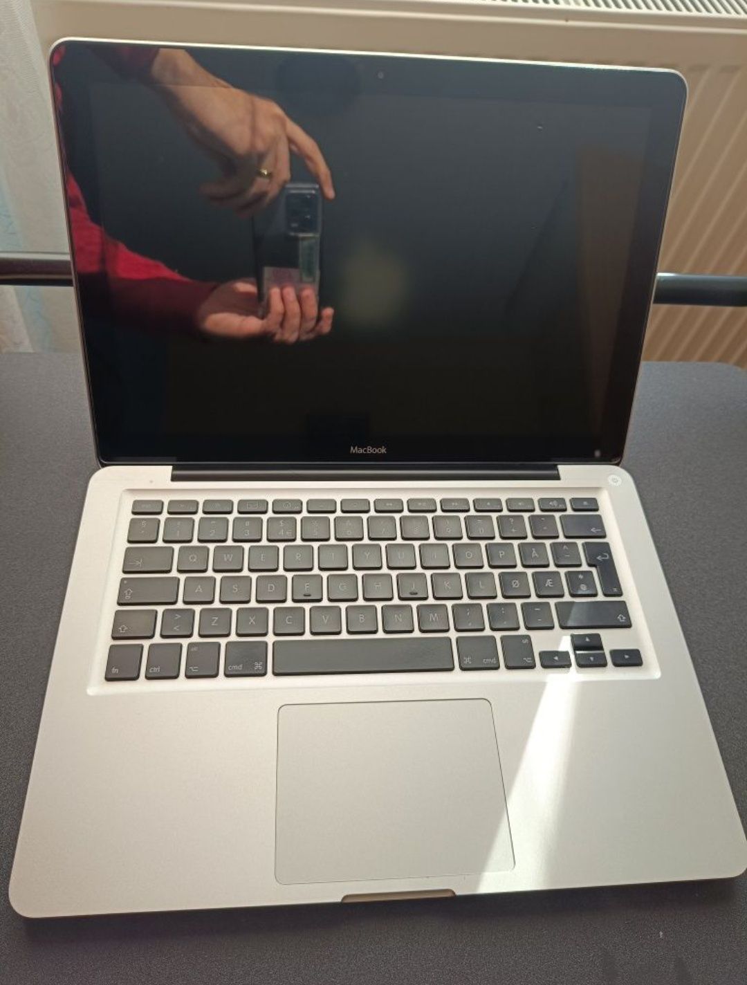 Apple MacBook 13-inch 2.0GHz Core 2 Duo (Aluminum Unibody, Late 2008)