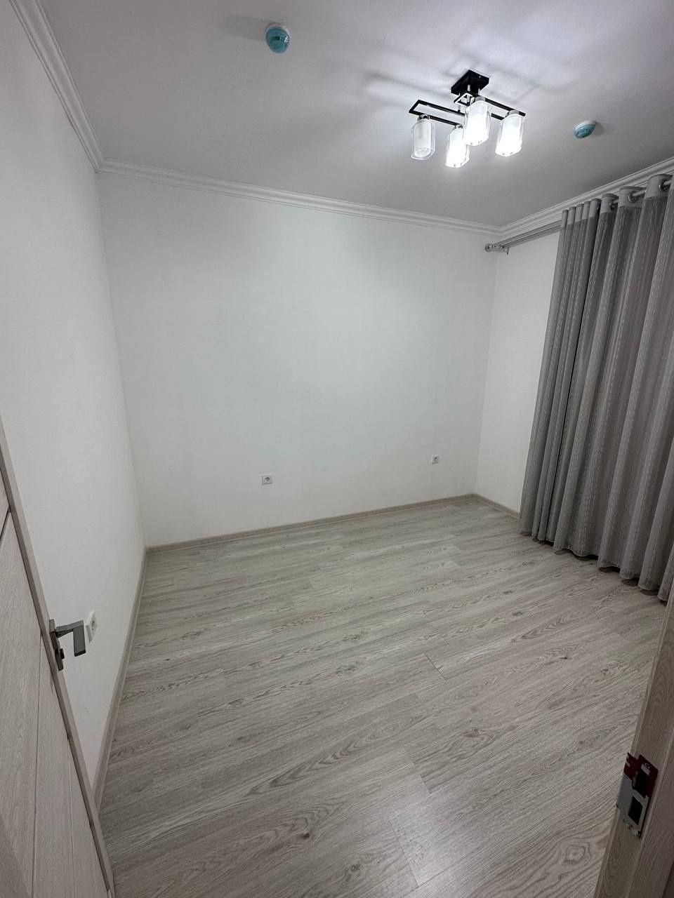 Yashnobod Olmos maxalla 3 xona 8 etaj 68kv