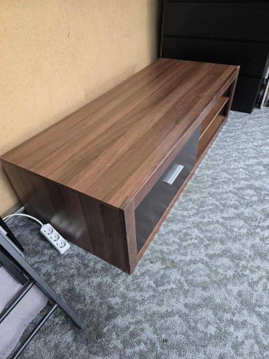 Masa living cu spatiu de televizor