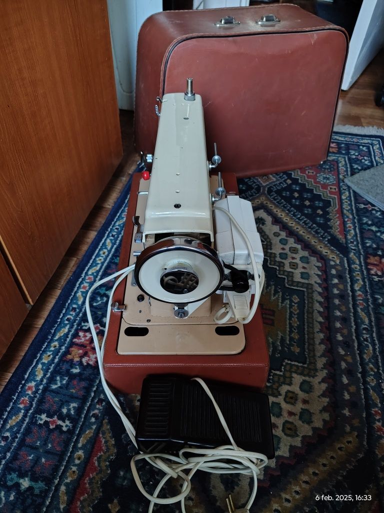 Mașină de cusut electrică Radom