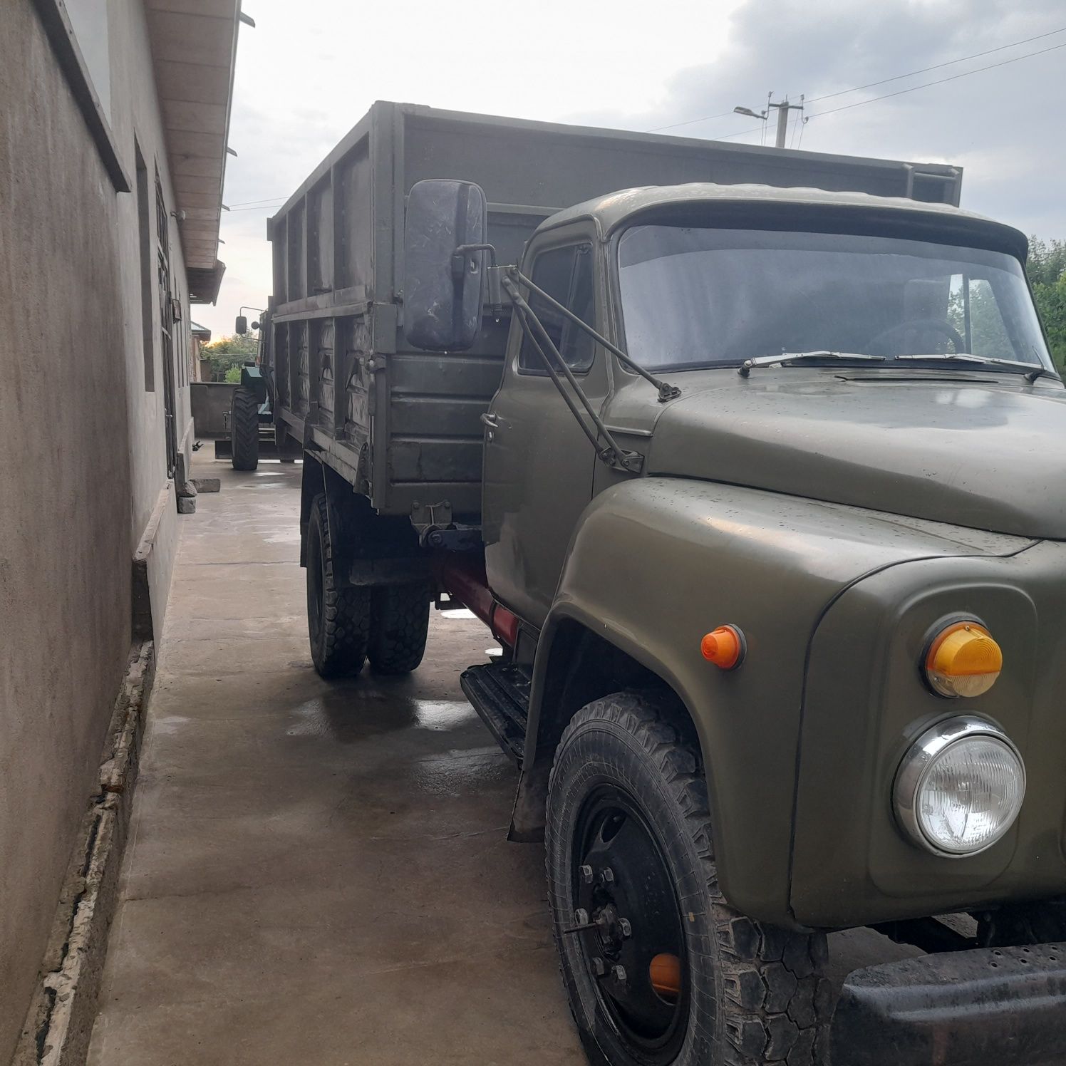 Gaz 53 sotiladi.