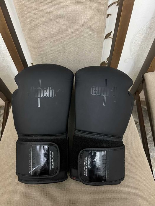 Боксерские перчатки