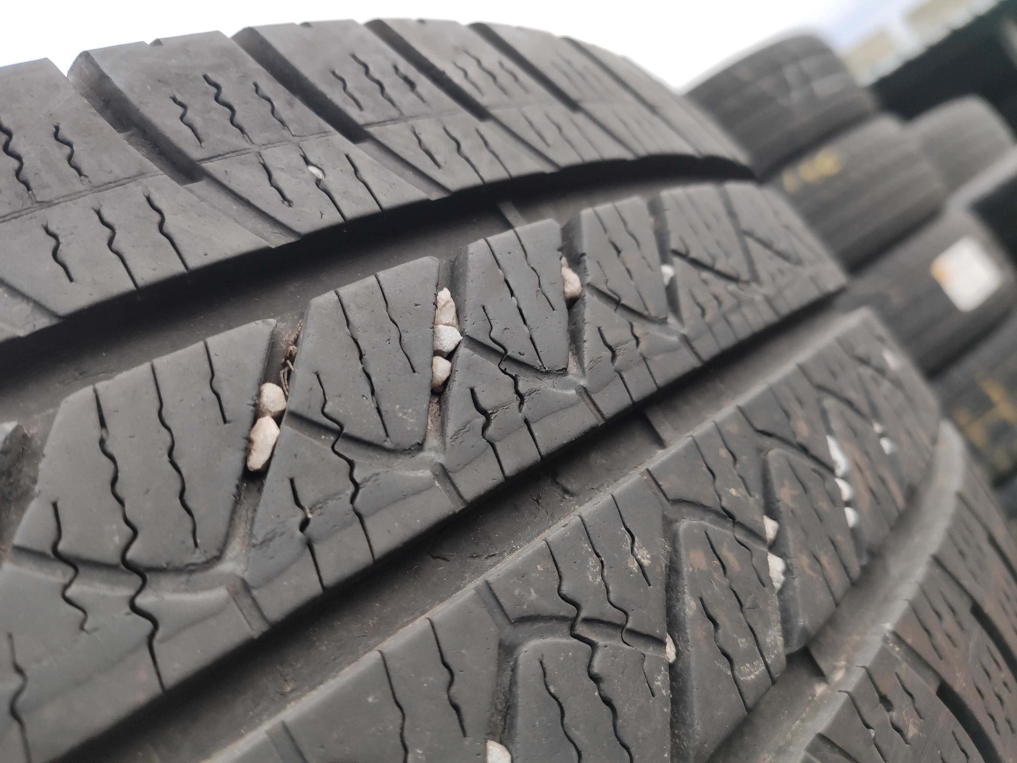 4бр Всесезонни Гуми за БУС 215 65 15 С - Goodyear - DOT 2021