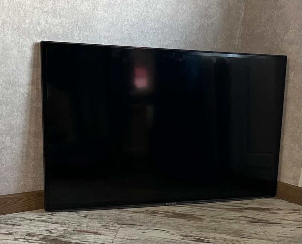 Телевизор Samsung Smart TV FULL HD диагональ 116
