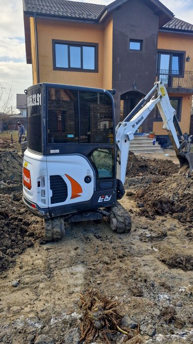 Miniexcavator de inchiriat