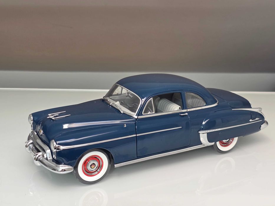 Macheta Auto 1/18 Authentics Oldsmobile 88 1950