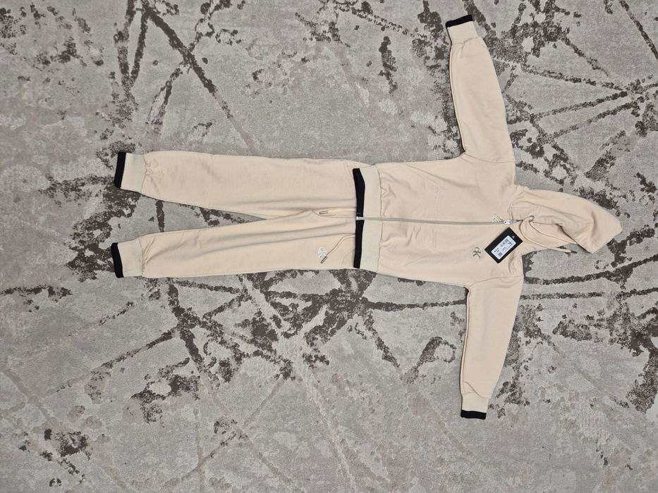 Vând treninguri copii Calvin Klein, noi cu etichetă