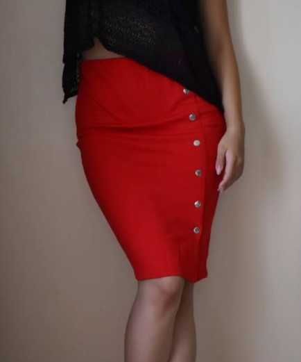 Елегантна червена пола