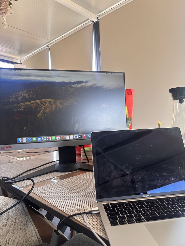 Macbook pro 2020 - перфектен, с кутия
