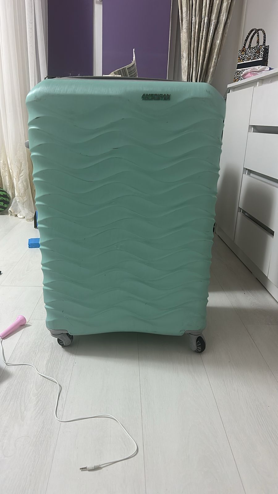 Продаю чемоданы известных брендов