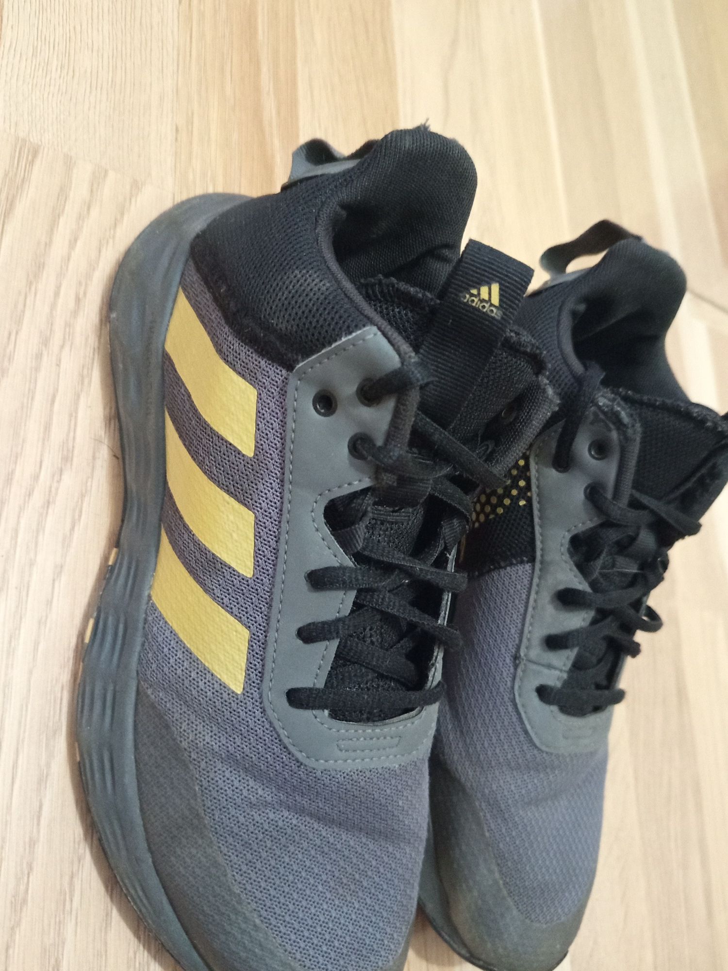 Продавам Adidas маратонки