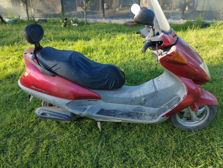 Vând sau schimb 2 maxi scutere