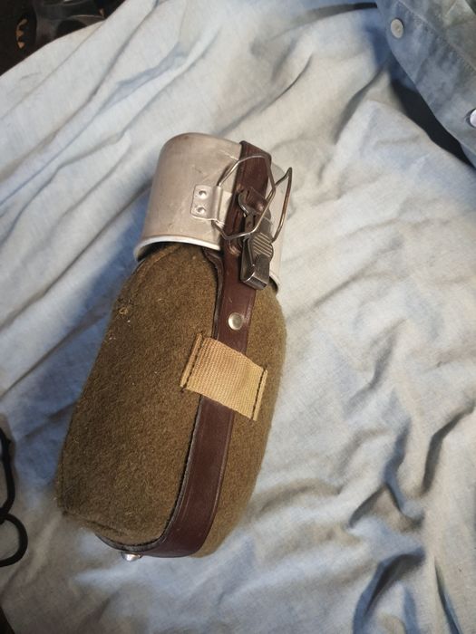 Bidon militar de apa cu gamela.
Nu trimit în tara fără plata în avans