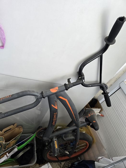 Велосипед сатылады жагдаиы өте жаксы тек алдыңғы дөнгелегі жок