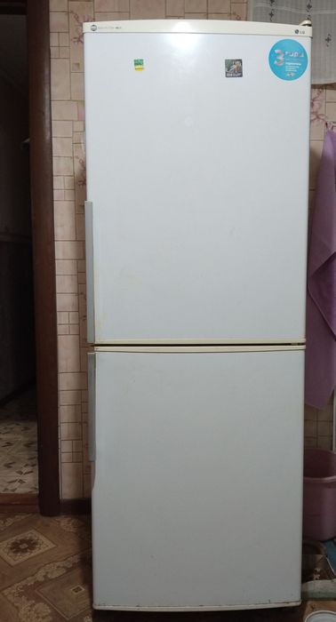Холодильник LG в хорошем состоянии