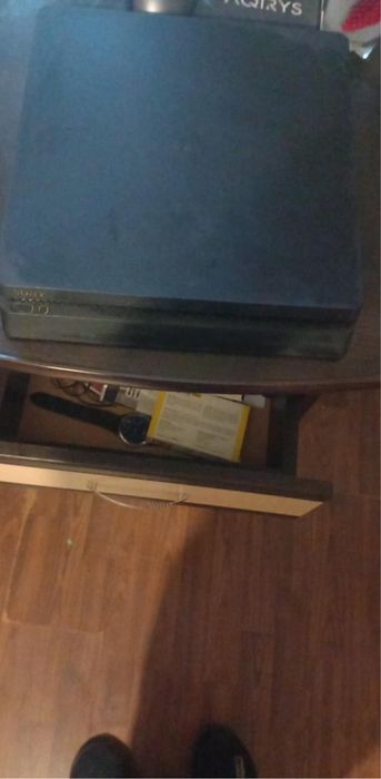 Vand PlayStation 4 cu doua manete + jocuri