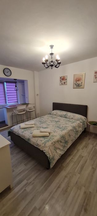 Închiriez garsonieră regim hotelier