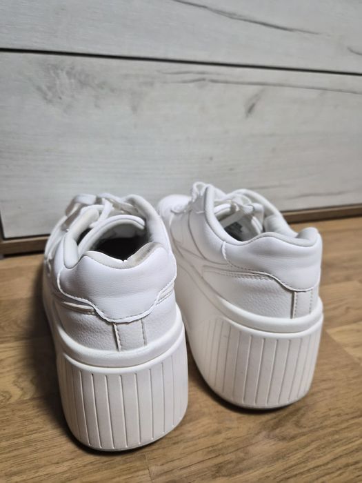 Дамски сникърси на различни марки