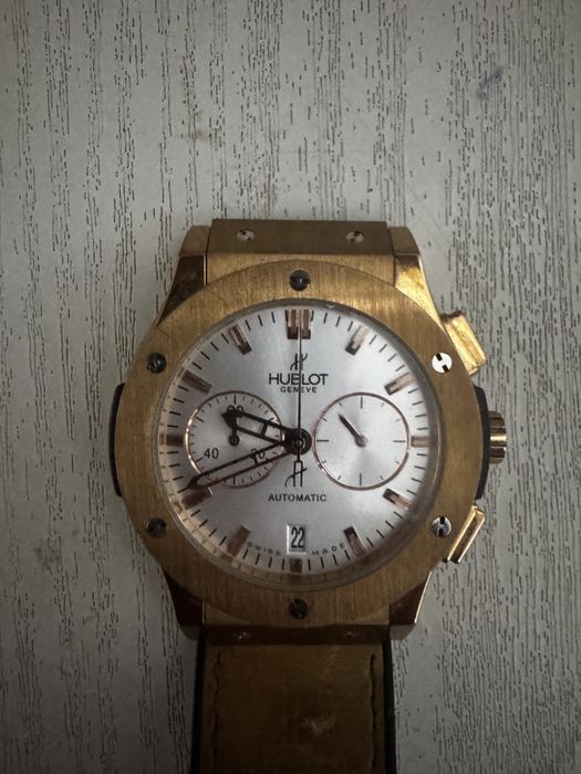 Продам часы Hublot