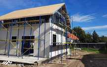 Vand case pe structura metalica