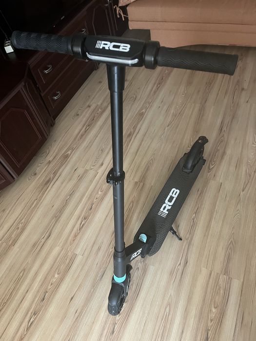 Trotineta electrica pliabila RCB de 8’’ cu aplicatie, ecran LCD,350 W