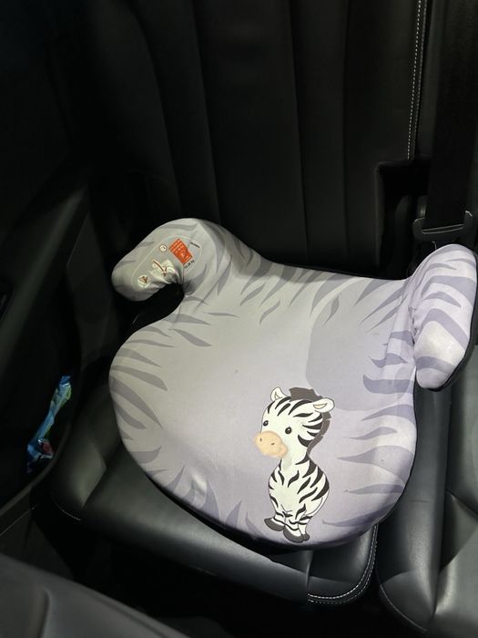 Повдигаща седалка за кола