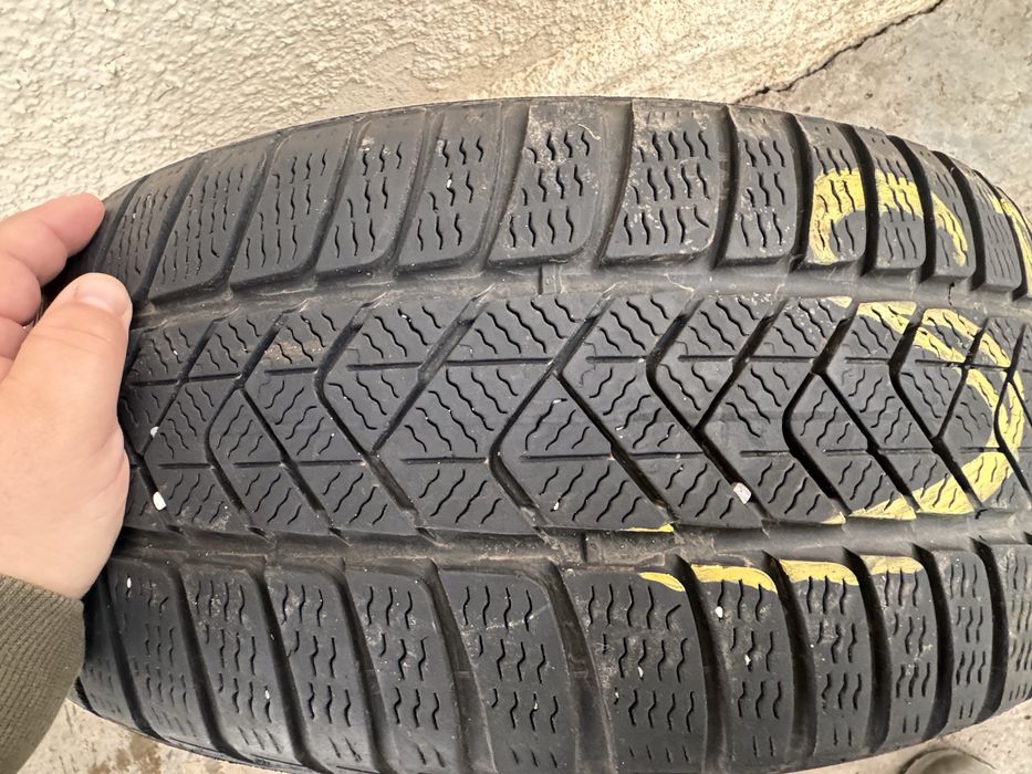 Vand cauciucuri iarna Pirelli sotto zero